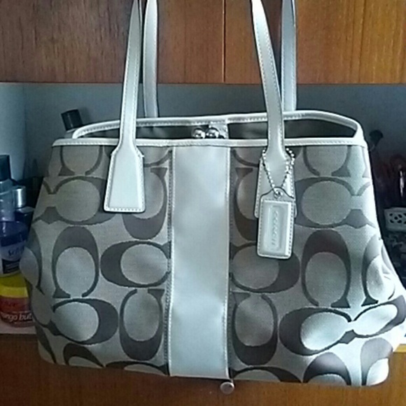 Coach purse - Picture 4 of 7